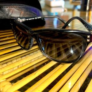 VALENTINO SUNNIES❤️ worn once- like new!🕶️